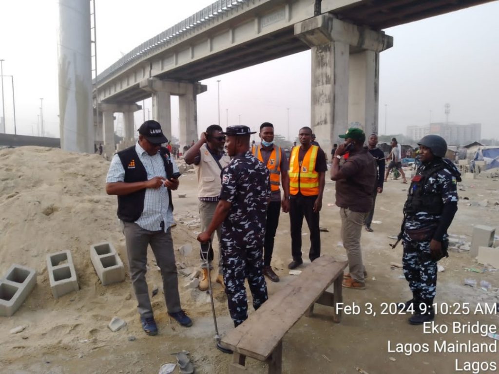 Lagos State Government Evicts Illegal Squatters from Ijora Under Bridge Due to Environmental Concerns