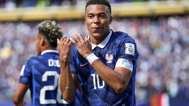 Mbappé’s Masterclass: France Cruises Past Sweden into the Last 16